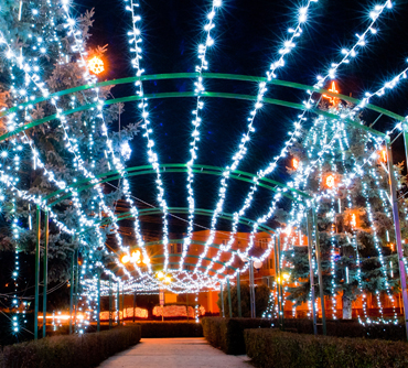 Iluminat decorativ realizat de CDC Expert în municipiul Turda, instalații luminoase festive